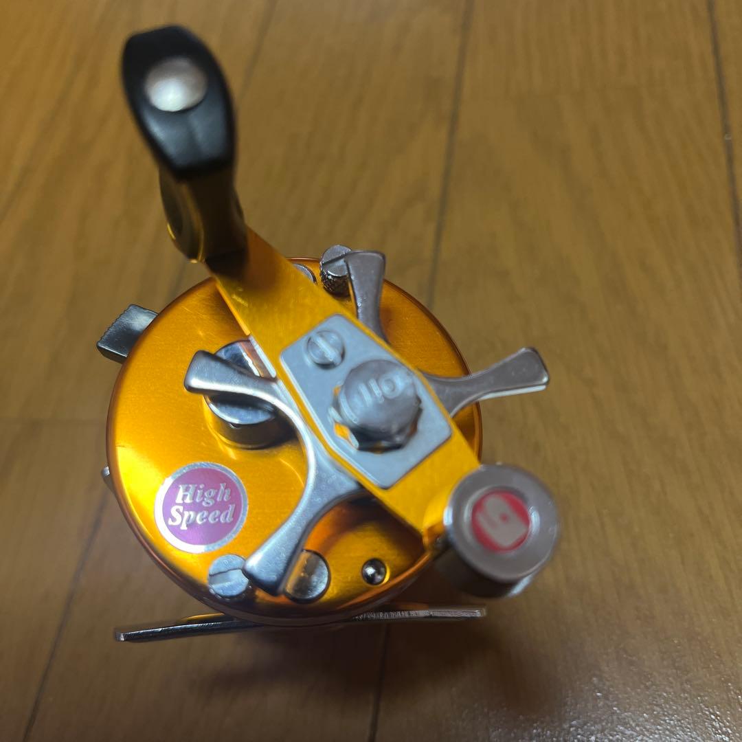 Abu Garcia 2500cサンセットオレンジ