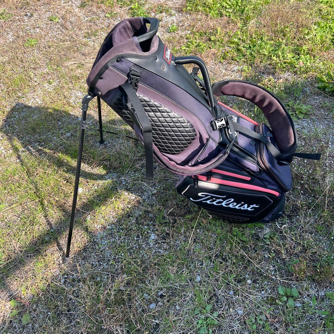 Titleist ゴルフバッグ スタンド付き 黒赤　フードなし