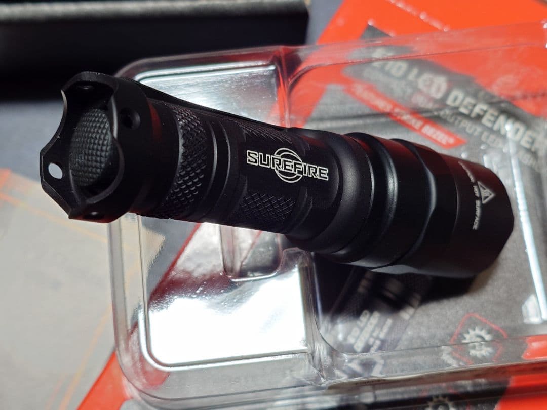 【新品未使用正規品】 SUREFIRE E1D LED DEFENDER