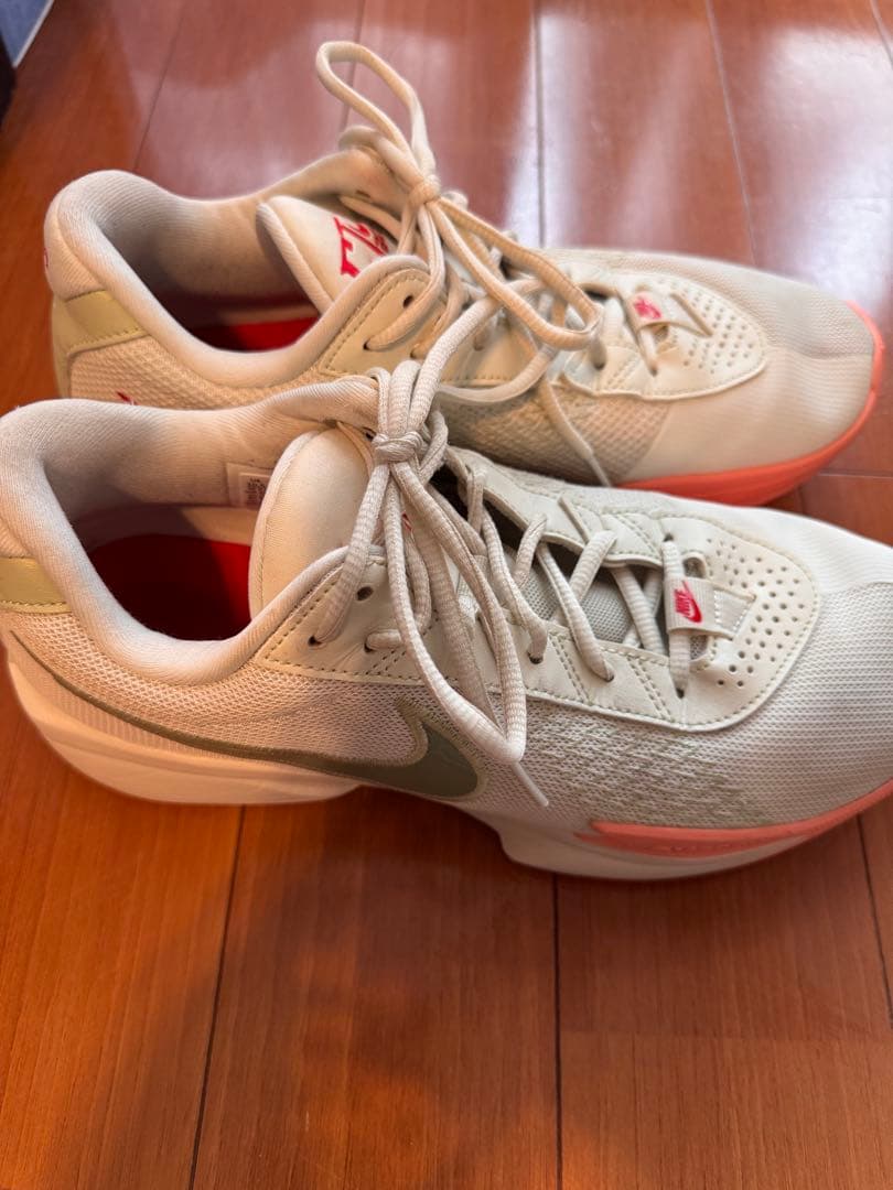 Nike GT カット　シューズ ホワイト/サーモンピンク
