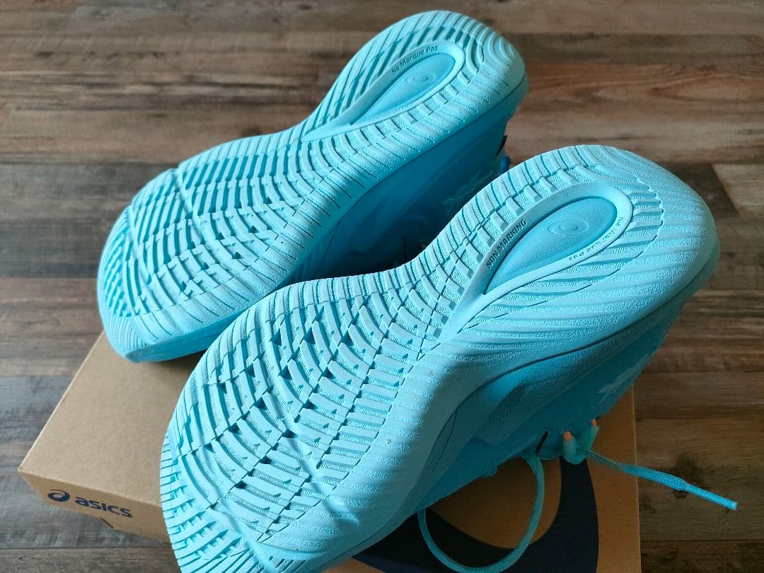美品asics NOVA SURGE LOW2 25.0ノヴァサージ2