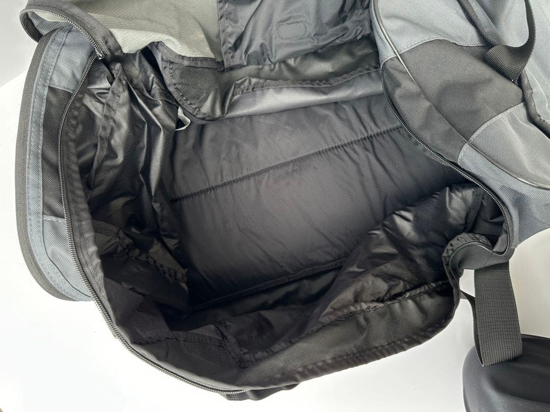 新品　NIKE ボストンバッグ　スポーツバッグ　合宿　試合　カーキ　グレー系