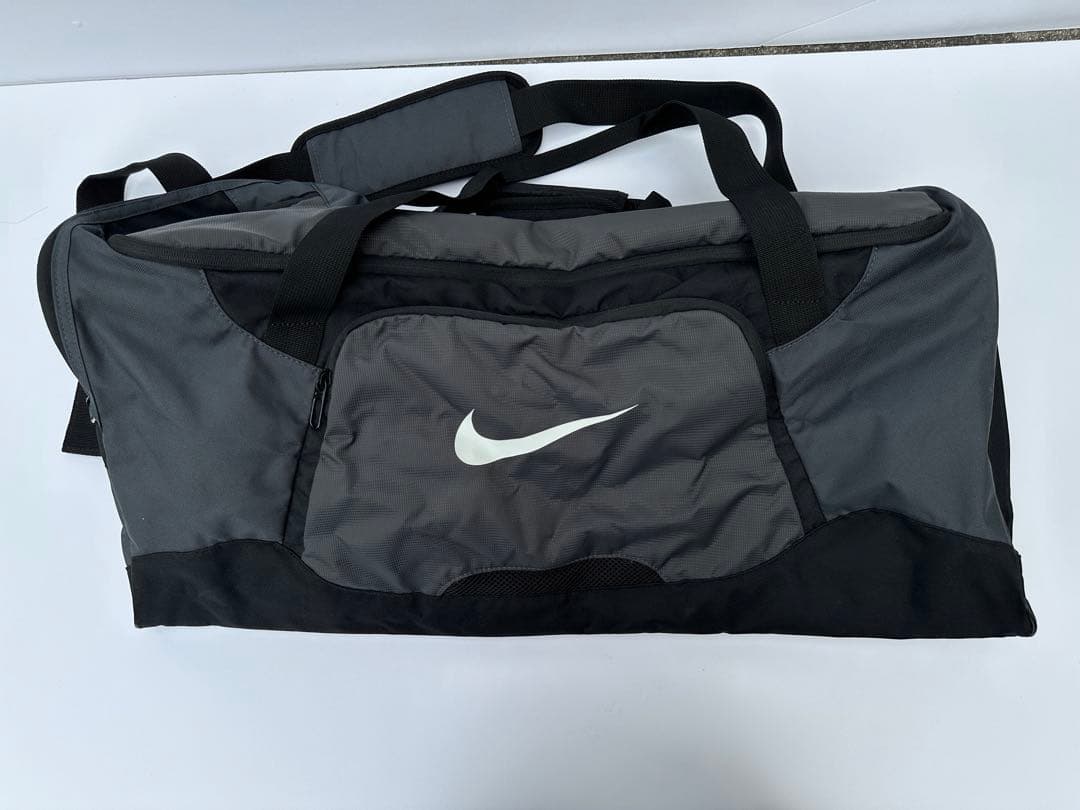 新品　NIKE ボストンバッグ　スポーツバッグ　合宿　試合　カーキ　グレー系