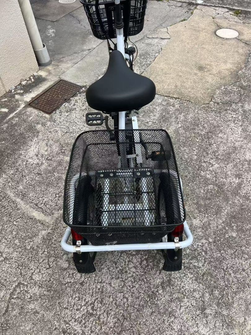 （株）カイホウジャパン　電動アシスト三輪自転車　ashiraku　充電器付