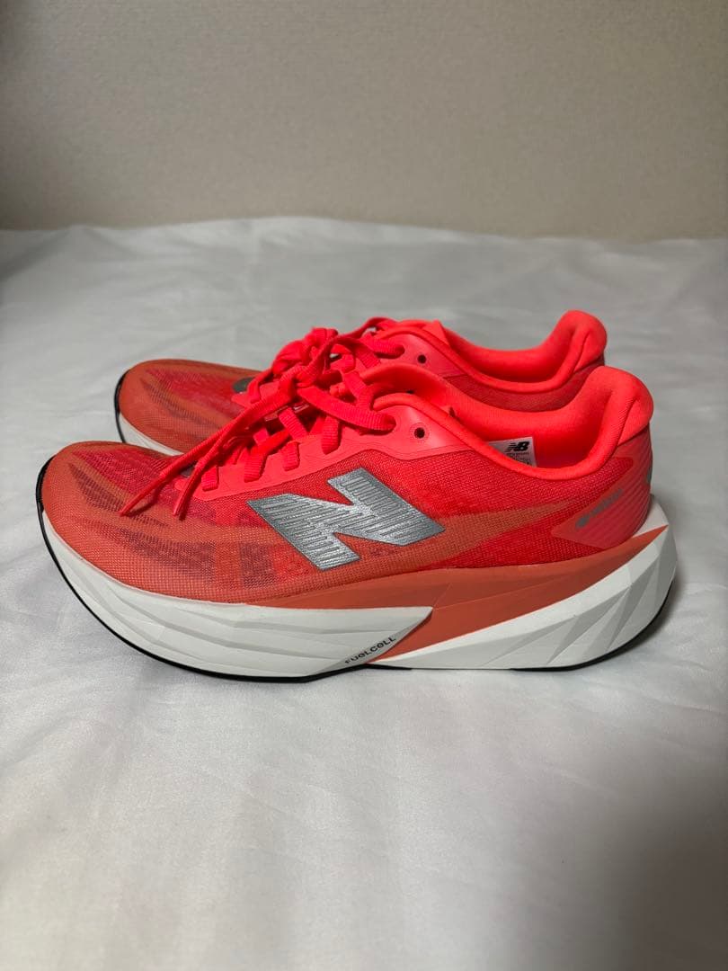 New Balance FuelCell Rebel v5 23.5センチ