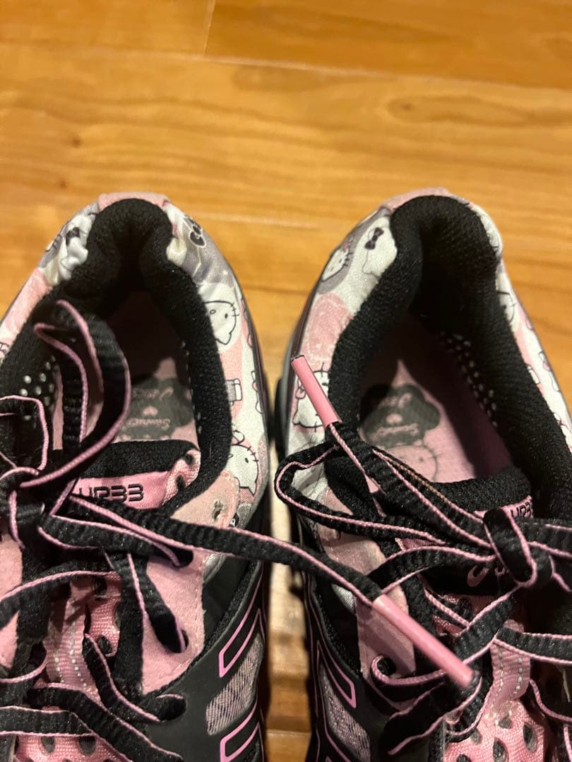 ASICS GEL-BLUR33 ハローキティ柄 黒/ピンク 24.5センチ