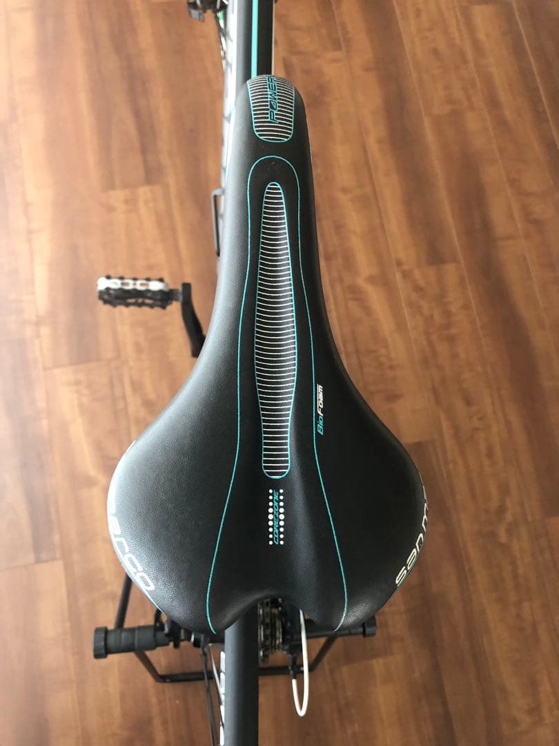ロードバイクBIANCHI ニローネおまけ付き