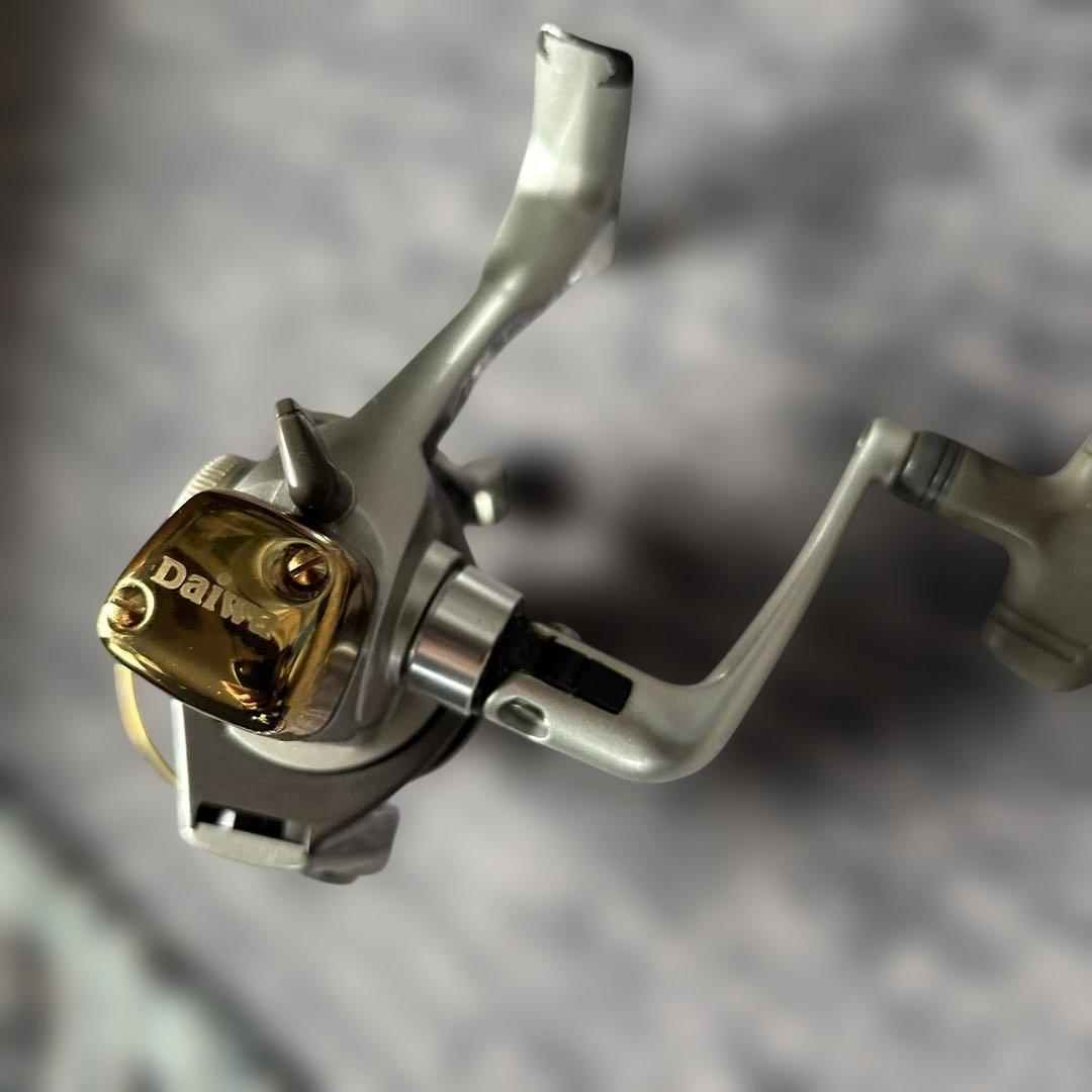 Daiwa トーナメントZ 2500iTスピニングリール 収納ケース付き
