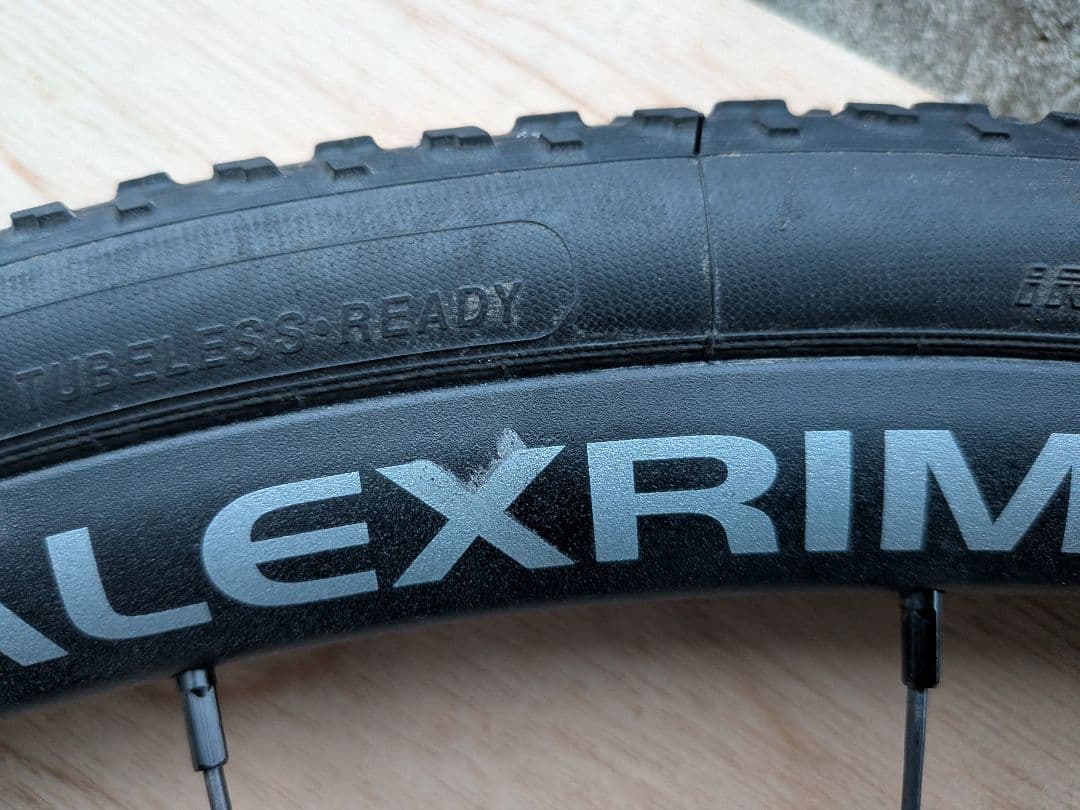 シャチ　ALEXRIMS CXD4　前後セット　タイヤ付き
