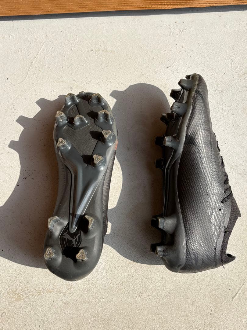 PUMA ブラック スパイクシューズ