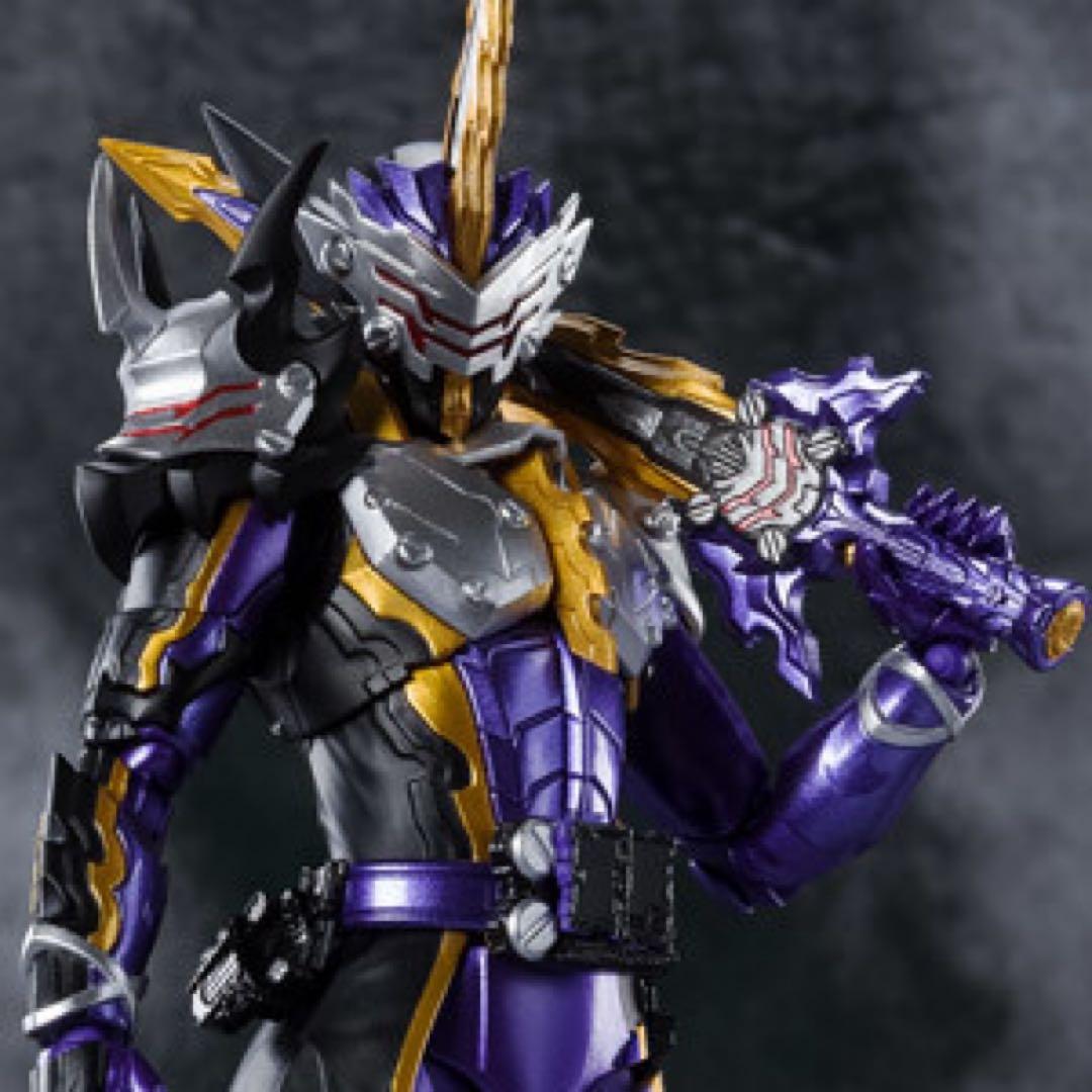 仮面ライダーカリバー　フィギュアーツ
