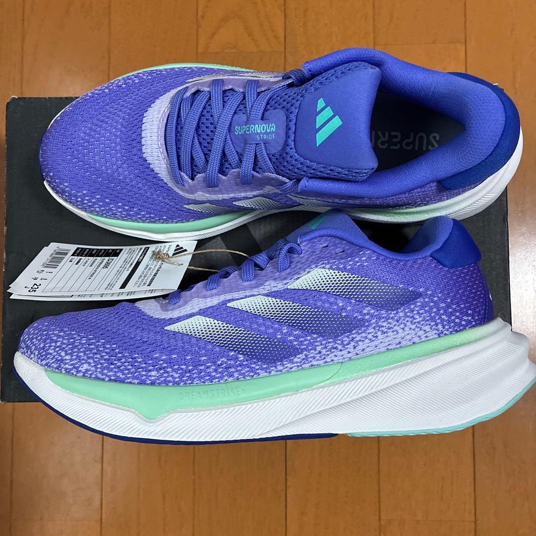 アディダス　スニーカー　ランニングシューズ SUPERNOVA STRIDE