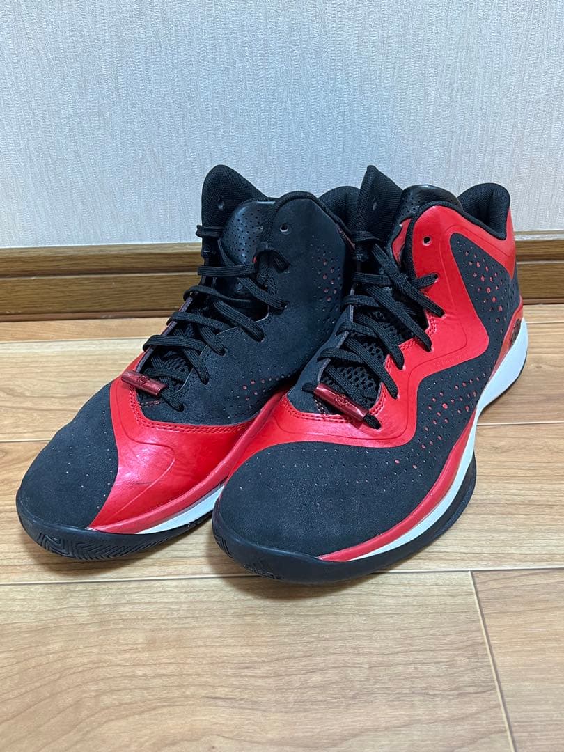 【未使用に近い】adidasバスケットシューズ・ハイカット赤/黒 軽量