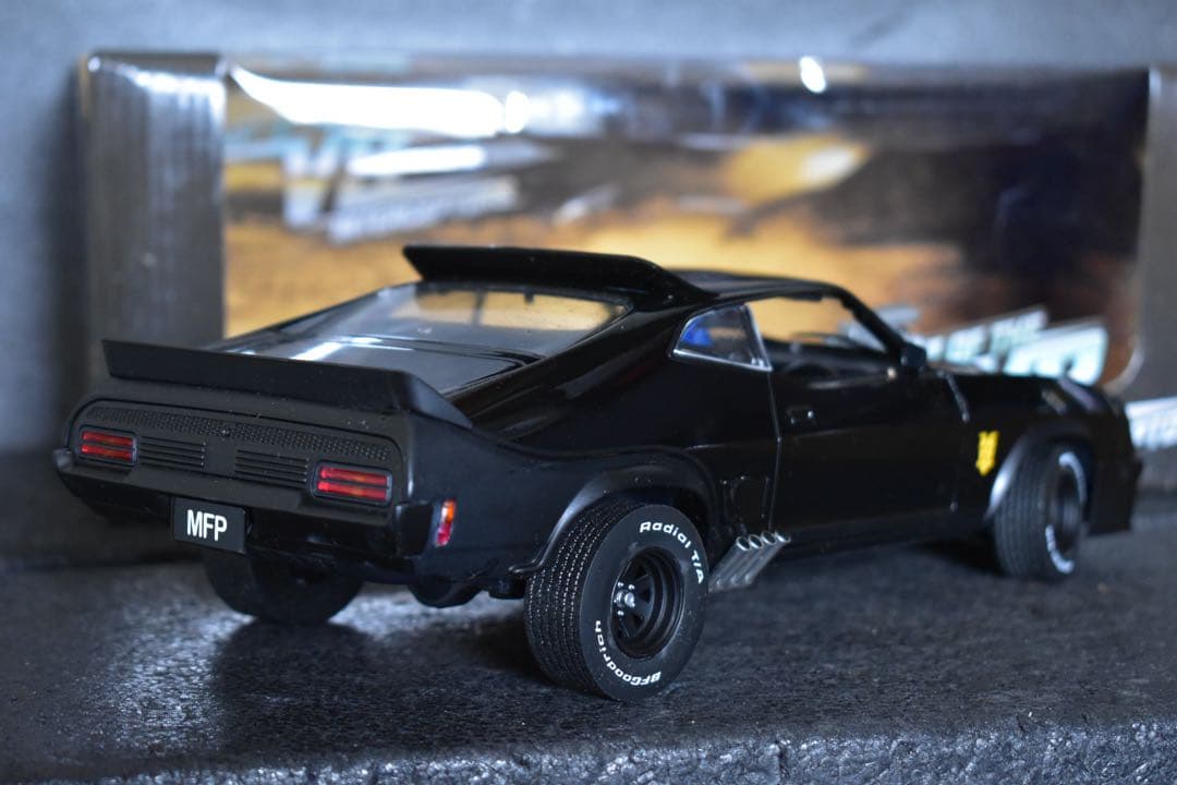 1/18 グリーンライト マッドマックス インターセプター 劇中車 XB