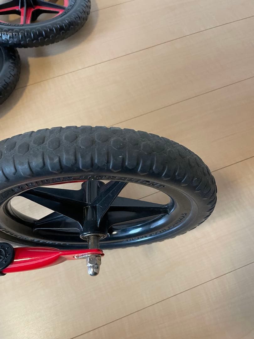 ストライダー　（予備タイヤ新品2本付）