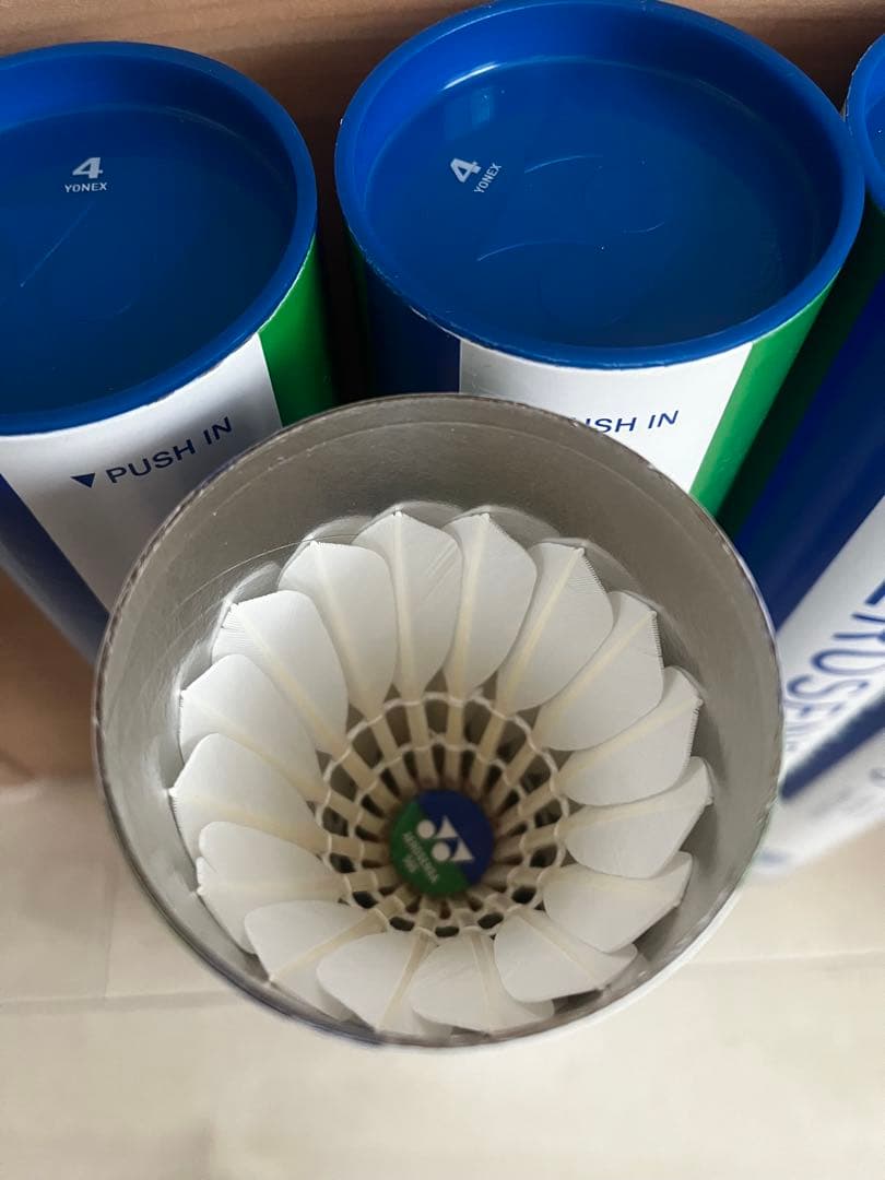 バドミントンシャトルYONEXエアロセンサ500 4番