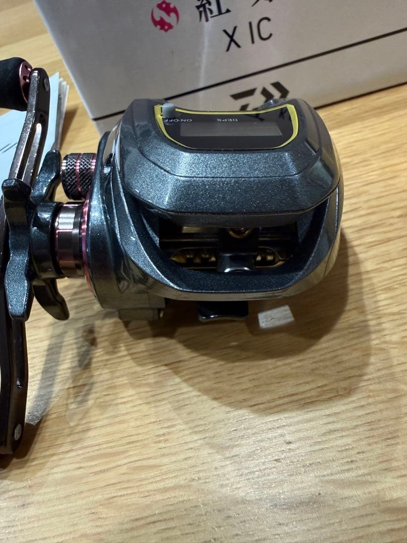 ダイワ　19 紅牙 X IC (右ハンドル) カウンター付き小型両軸リール