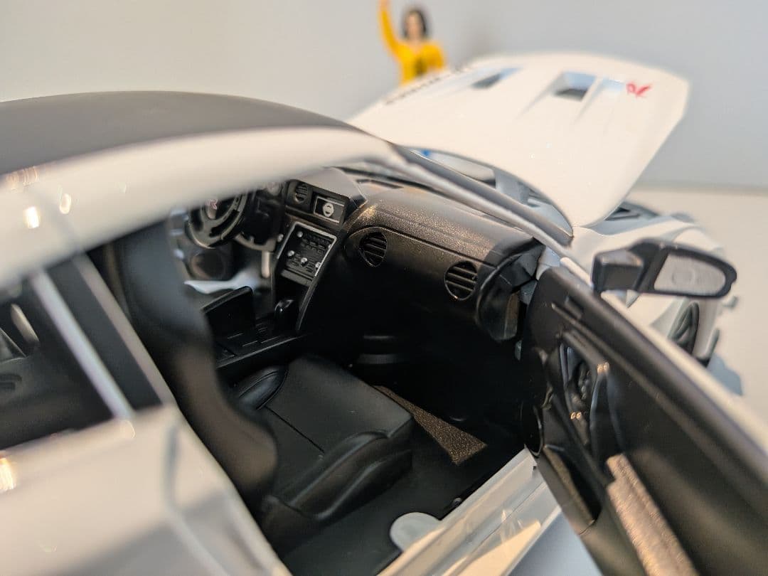 ​LBWK 1/24 R35 GT-R ミニカー フィギュア付 点灯 音 白
