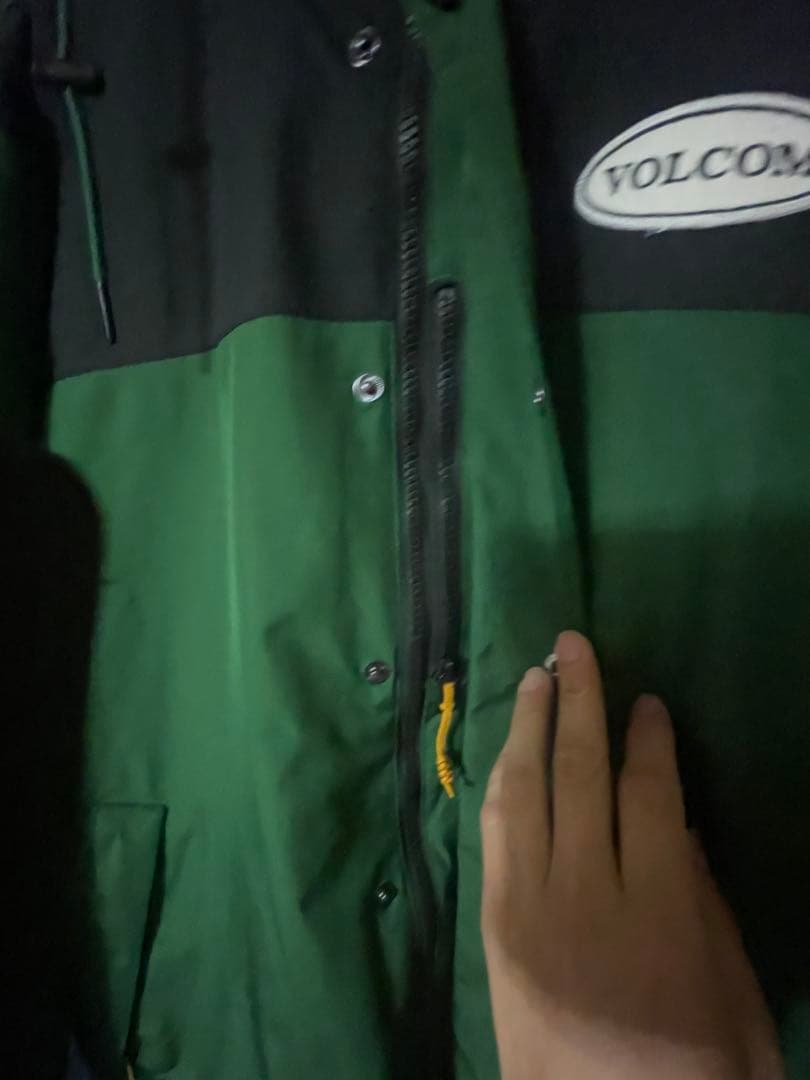 VOLCOM GORE-TEXフード付きスノーボードジャケット緑/黒