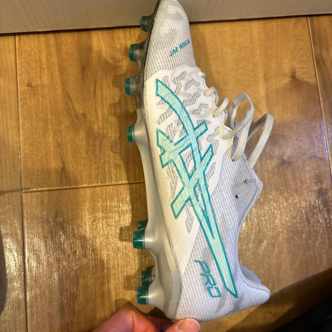 asics サッカーシューズ ホワイト/ターコイズ acros