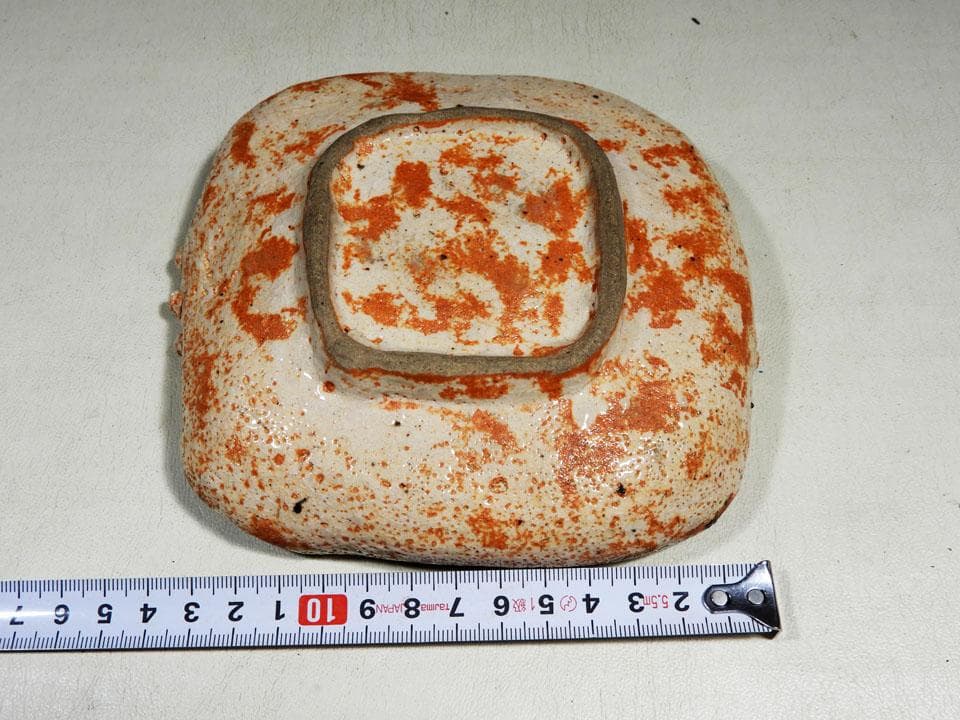 ●古志野 志野焼 美濃焼 角皿 四方皿 金継ぎの景色 黄布 合箱 14㎝程度角