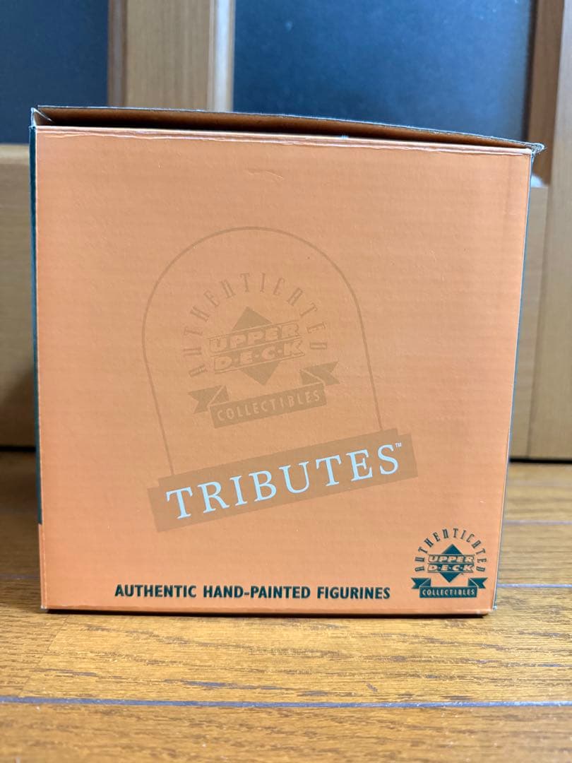 Upper Deck Larry Bird TributesフィギュアCOA付