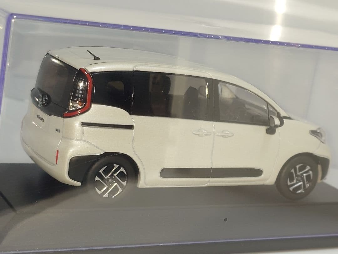 トヨタ 新型シエンタ ホワイト カラーサンプル ミニカー 1/30 非売品