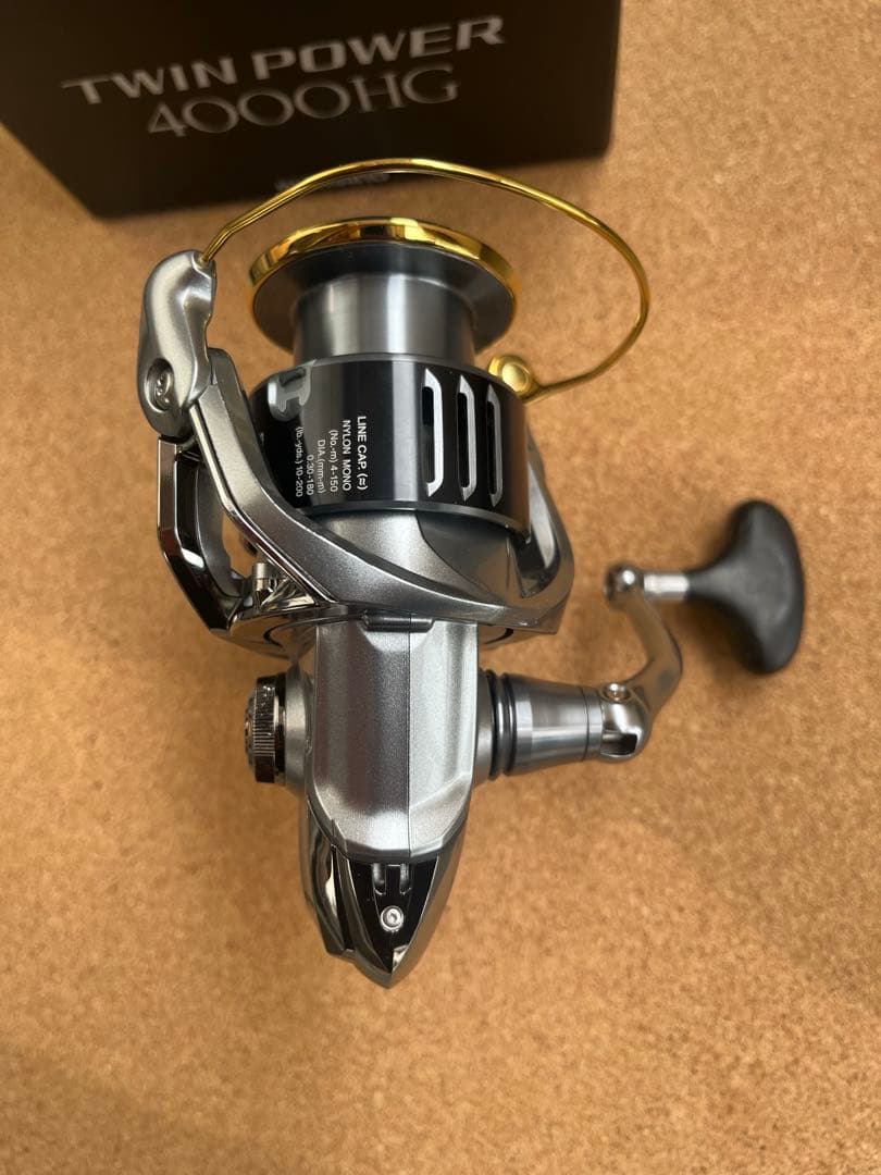 66. 【美品】　SHIMANO TWIN POWER 4000HG