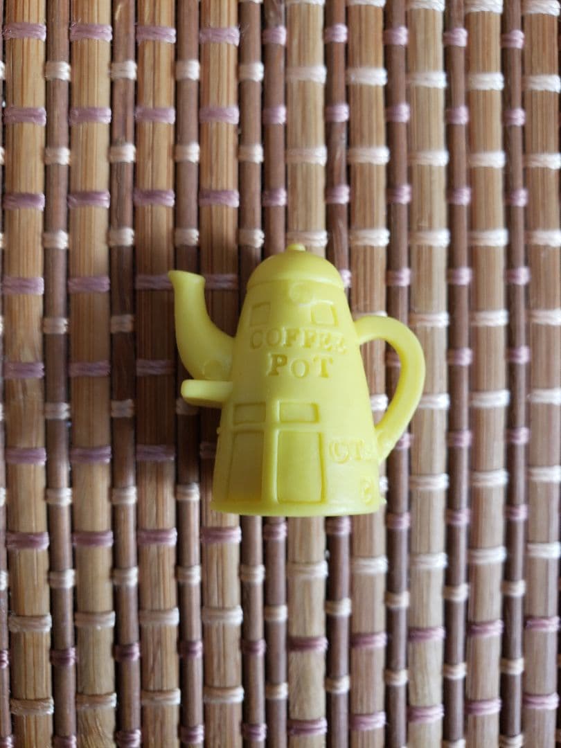 アラレちゃん消しゴム　コーヒーポット　黄色　キン消し　キャラクター