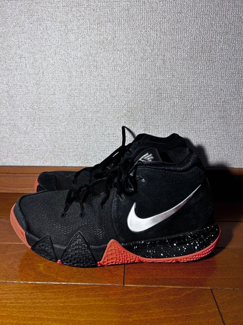 Nike Kyrie 4 バスケットボールシューズ ブラック/オレンジ