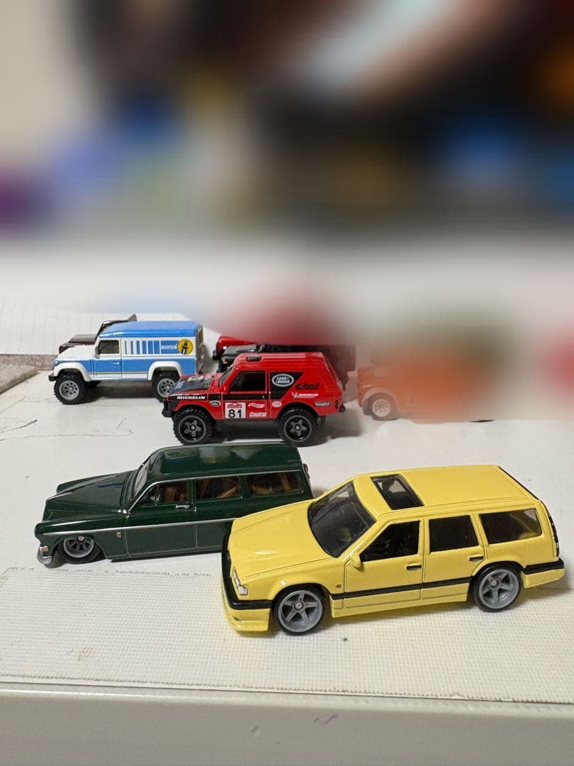 ホットウィールミニカー　ランドローバー&ボルボ 13台セット