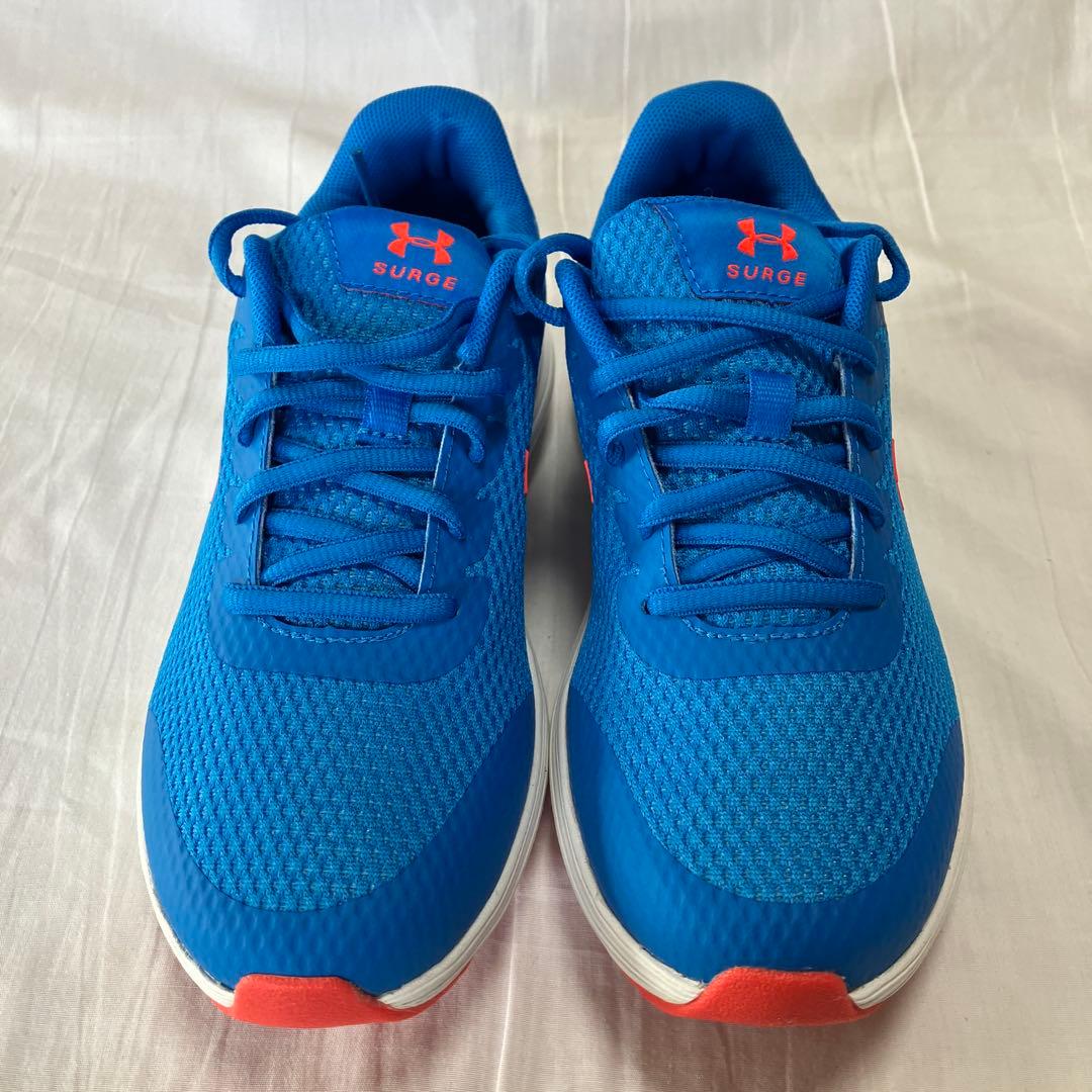 ランニングシューズ　新品　UNDER ARMOUR 23.5cm