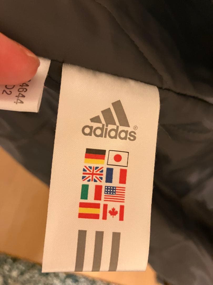 adidasベンチコート