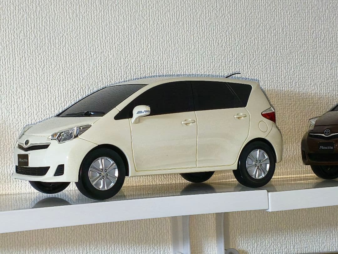 ラクティス　トヨタ　カラーサンプル　1/16？　ミニカー