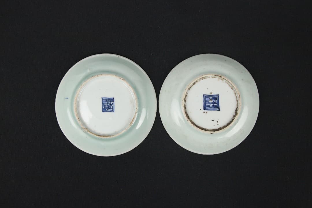 中国美術 景徳鎮 豆青釉　一対　唐物　古物　 古い小皿 落款あり EN25-7