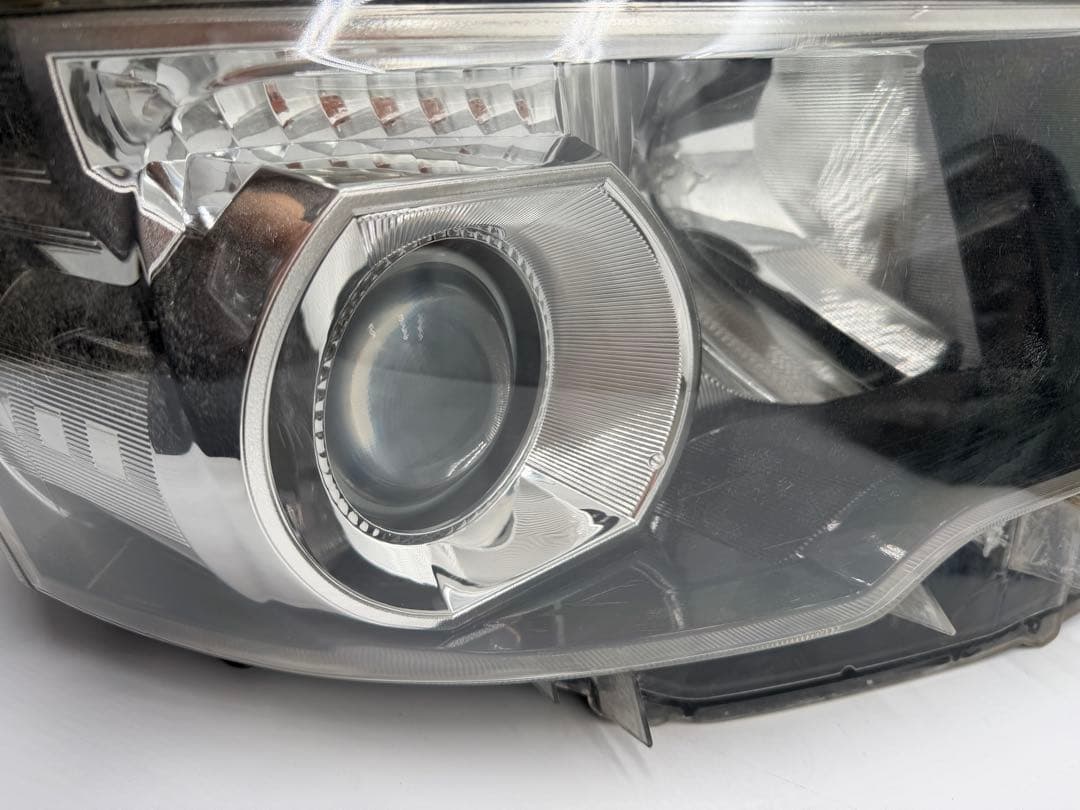 ヴォクシー 70 後期 純正 HID ヘッドライト 左右