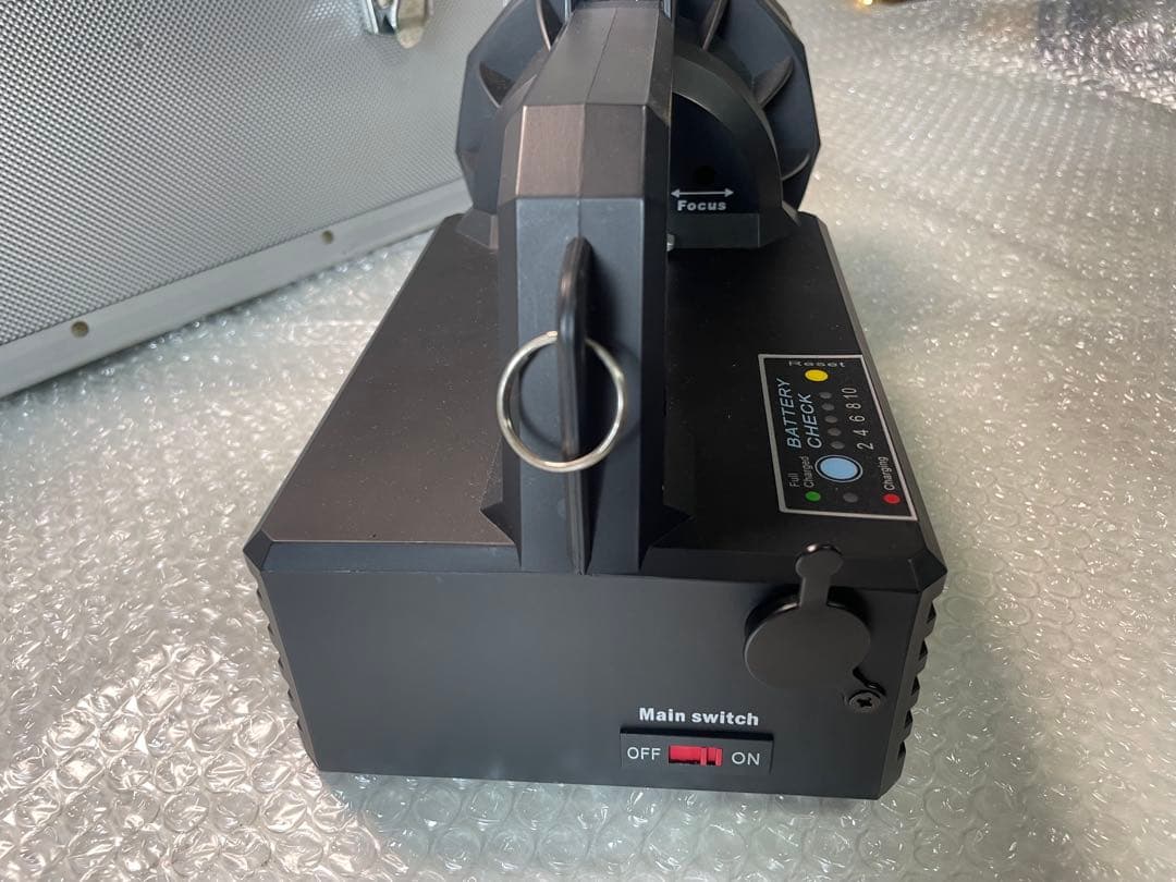 SL-3050 強力ライトです。収納用アルミケース付き。