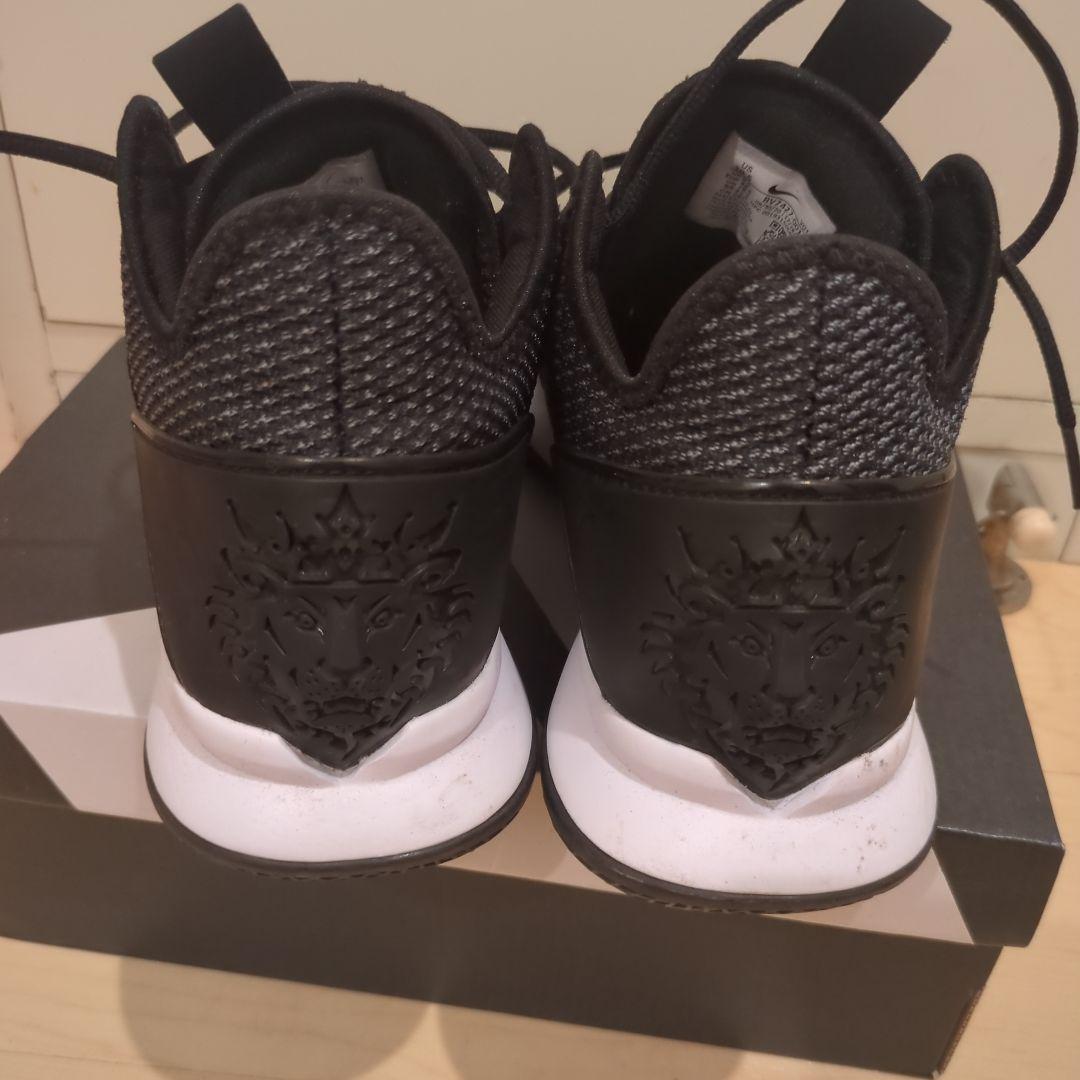 Nike バスケットボールシューズ ブラック/ホワイト　28.5cm