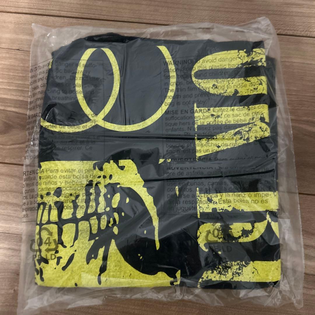 新品未開封 ONE OK ROCK ambitions 海外限定Tシャツ CD