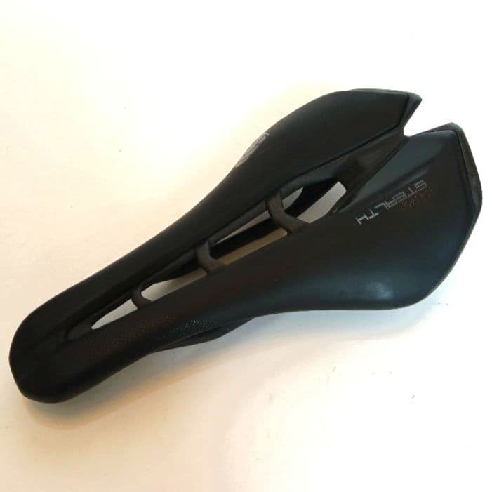 PRO Stealth SUPERLIGHTサドル142mmカーボンレール