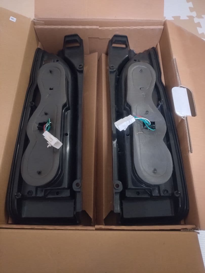 Valenti LEDジュエル　クリアテールランプ　200系ハイエース