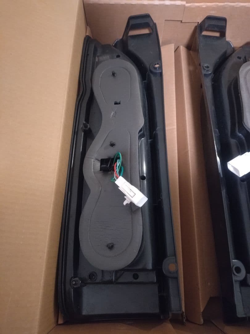 Valenti LEDジュエル　クリアテールランプ　200系ハイエース