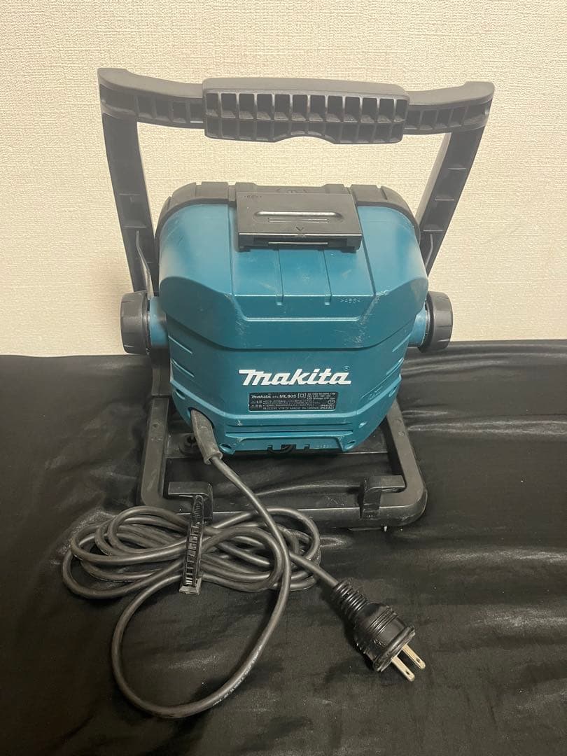 マキタLEDライト　投光器　ML805 充電式　コード式　本体のみ