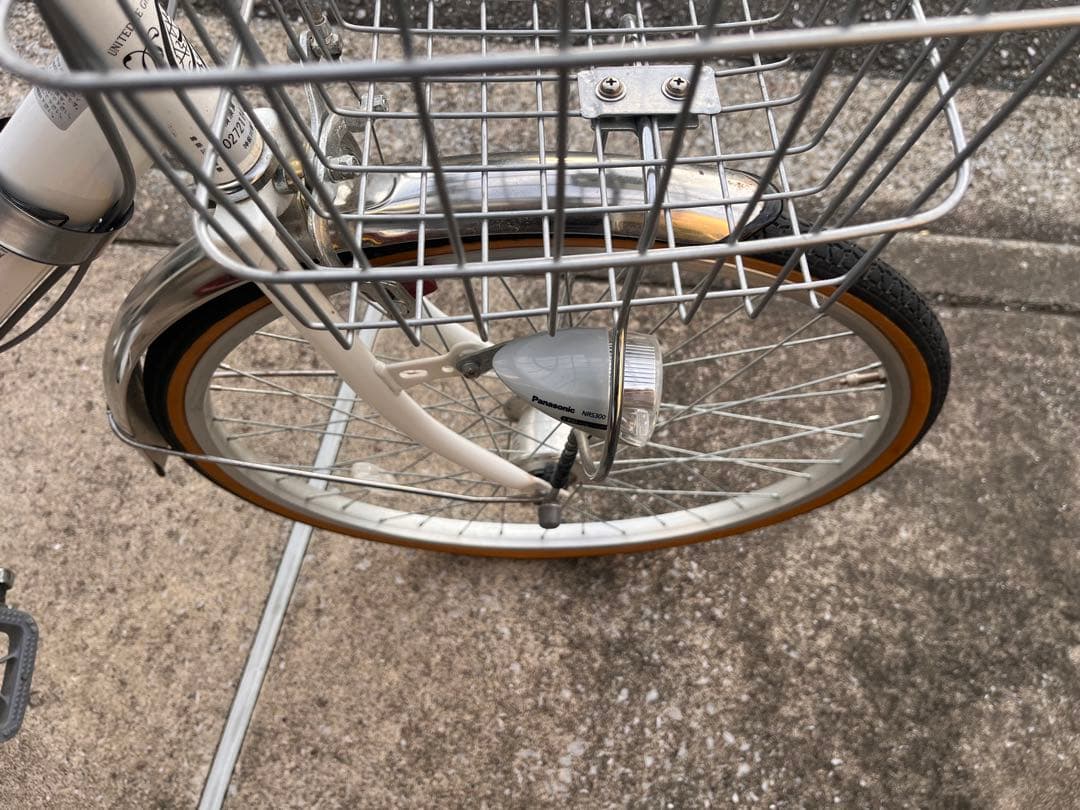 24インチ自転車(前面バスケット付)　ホワイト
