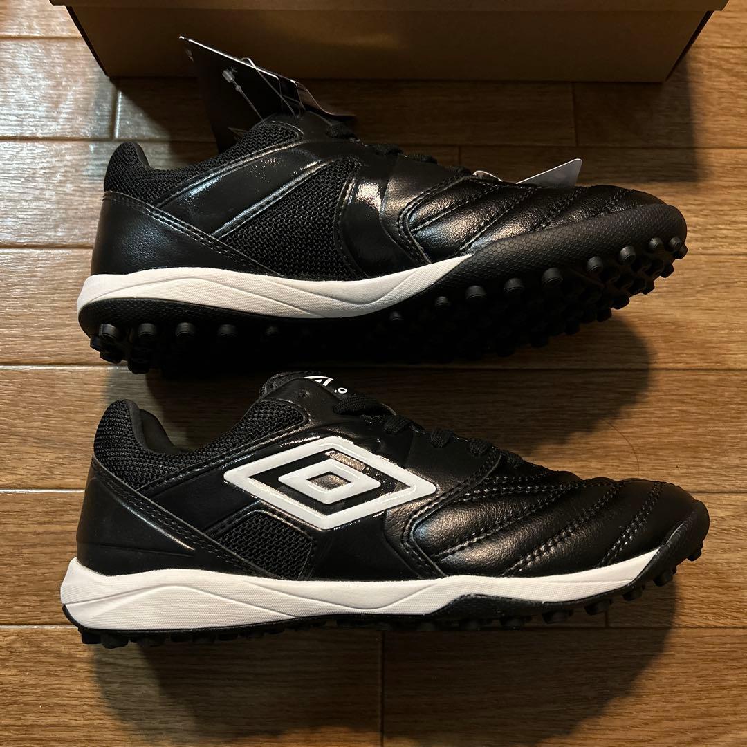 UMBRO アクセレイター TR WIDE LE 25.0cw