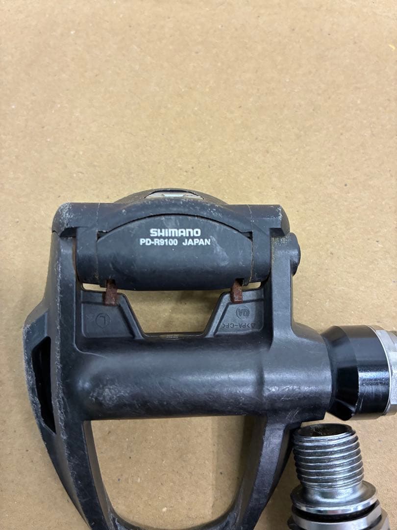 SHIMANO PD-R9100 ビンディングペダル プレート1つ欠品