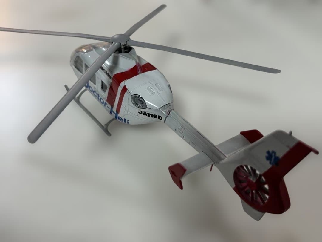 【完成品】1/72 ドクターヘリプラモデル※ジャンク品