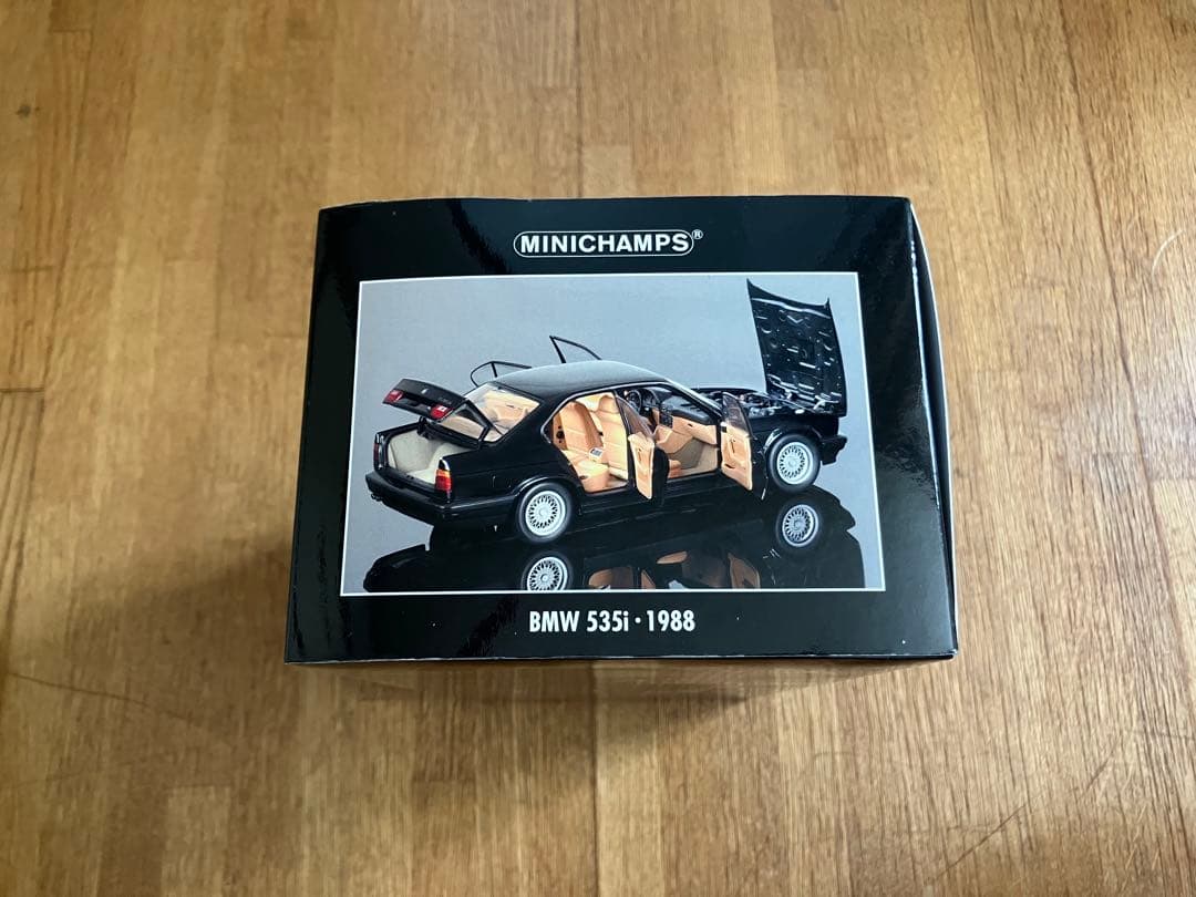 未開封品 MINICHAMPS 1/18  535i 1988 black