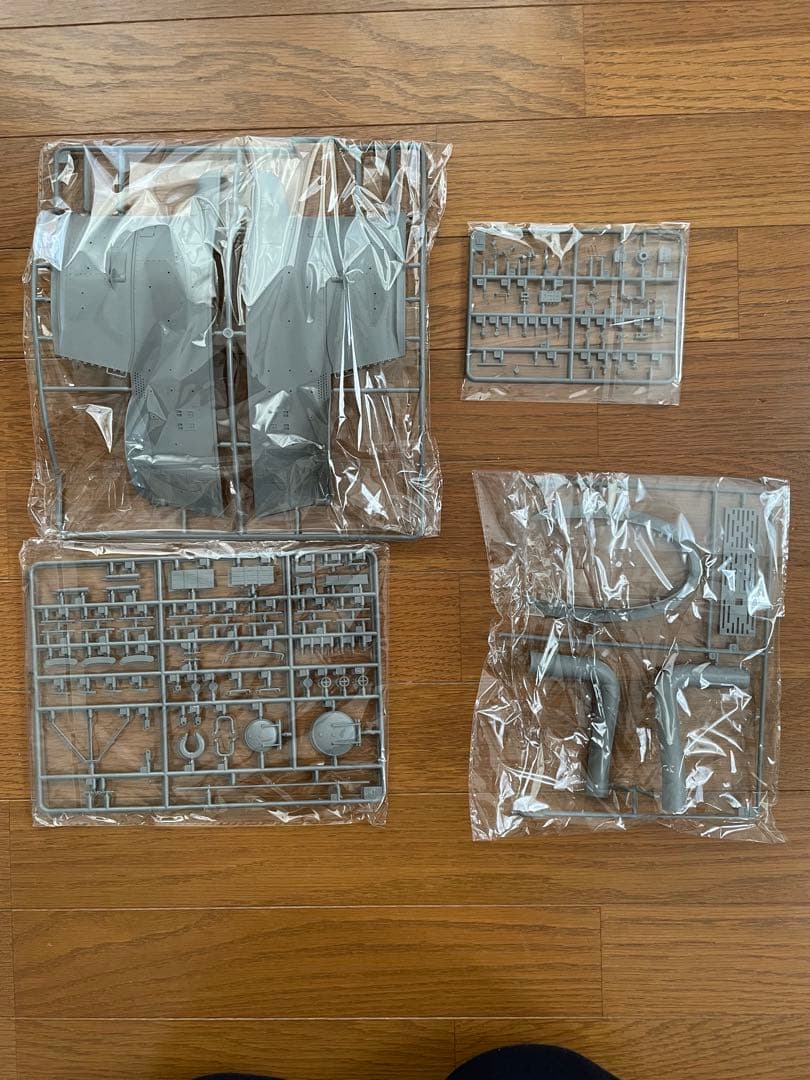 ボーダー 1/35 Uボート VIIC型 水上航行プラモデル＋搭乗員10体付