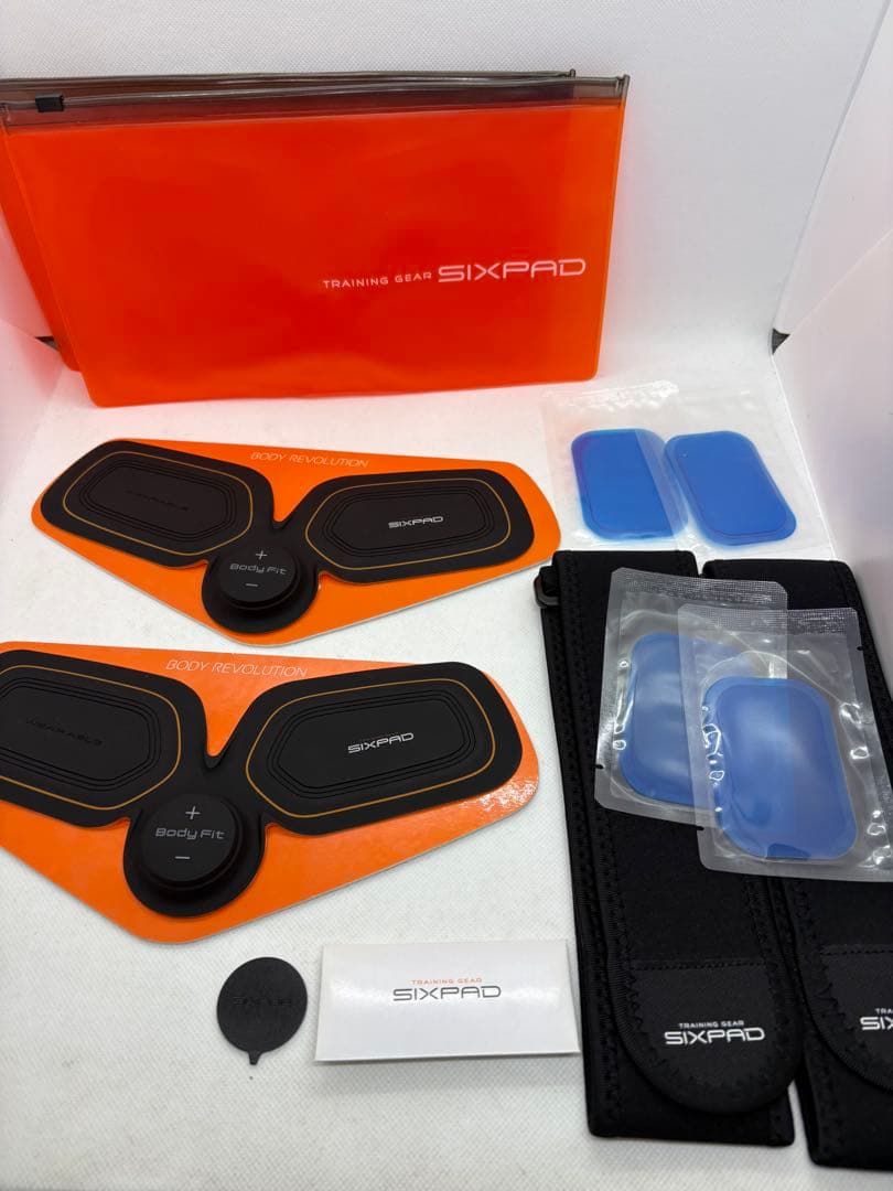 【美品】ジェル+電池付 SIXPAD アブズフィット+ボディフィット